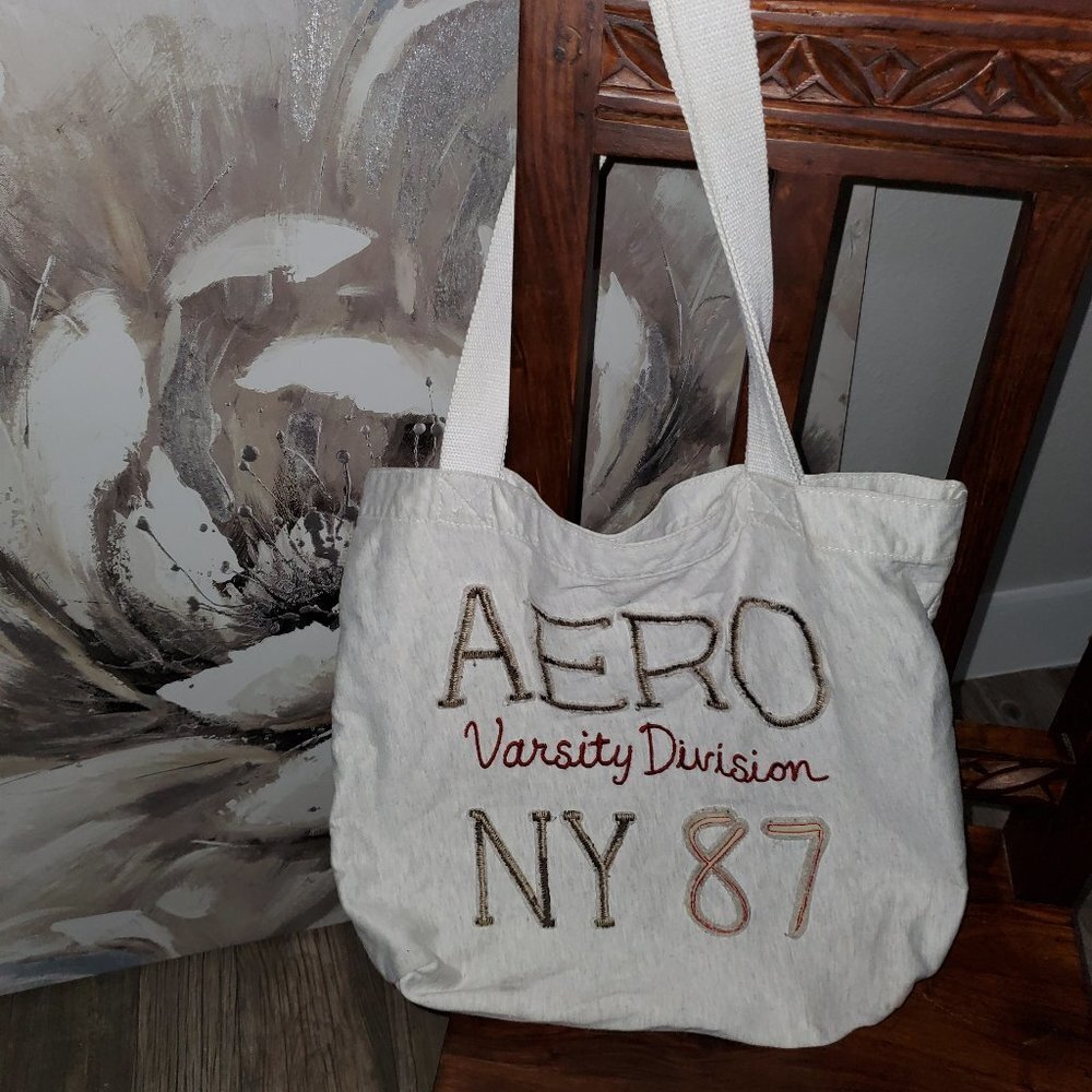 Aeropostale Tote @@@@@ add on item! 🛍🛍🛍🛍